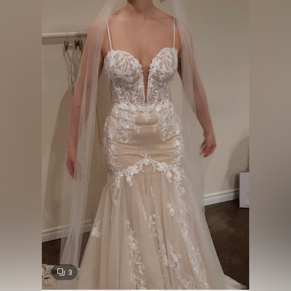 Wedding Dress with Veil for Sale - Never Worn with Tags - Picture 8 of 8